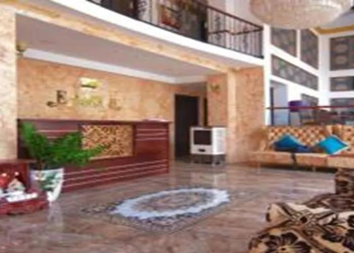 Collection O Emerald Luxury Apartment - Near Secc
